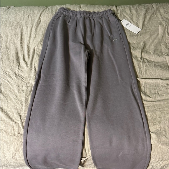 Alo Accolade Fog Sweat Set - Picture 4 of 5